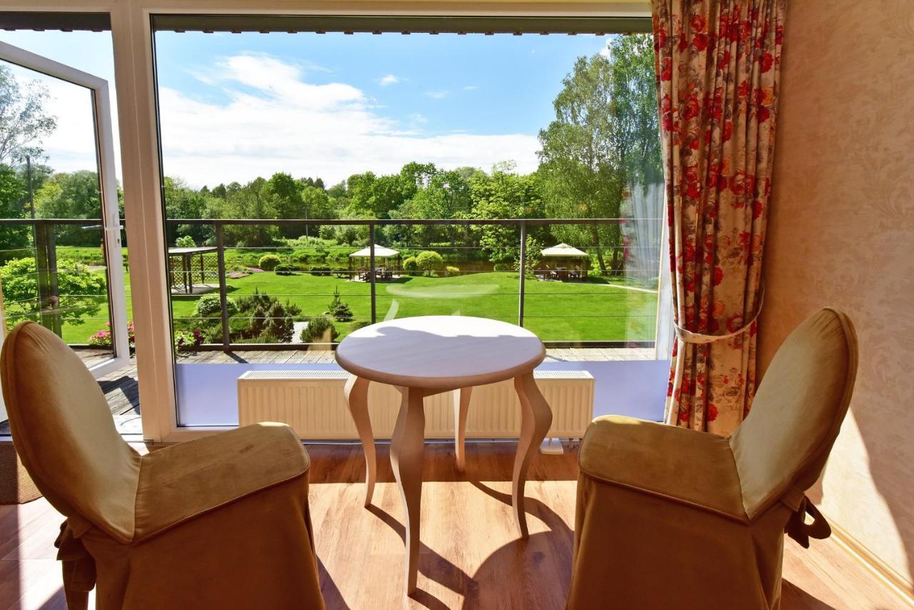 Hotel Pusu Takas à Andrioniskis Extérieur photo