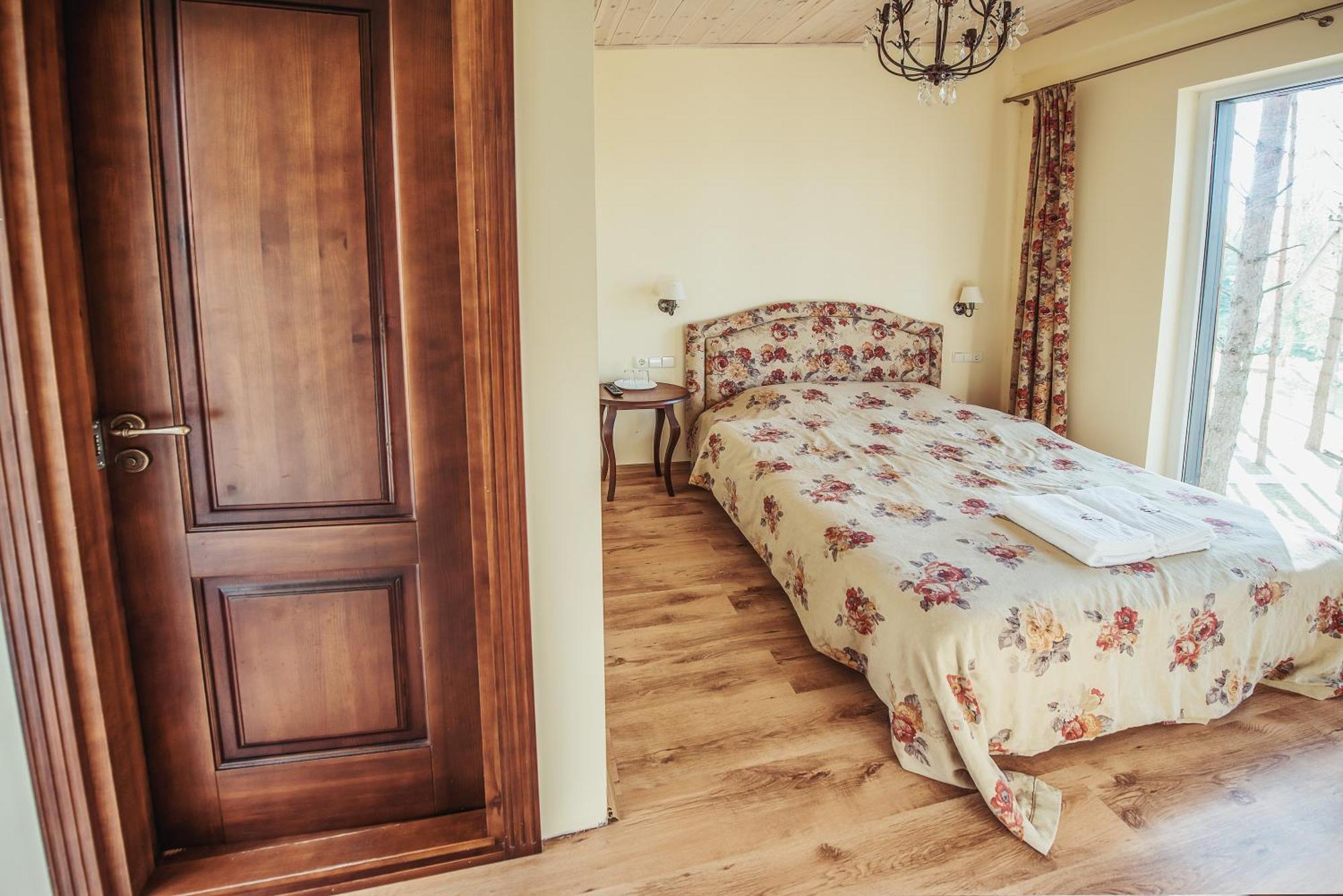 Hotel Pusu Takas à Andrioniskis Chambre photo